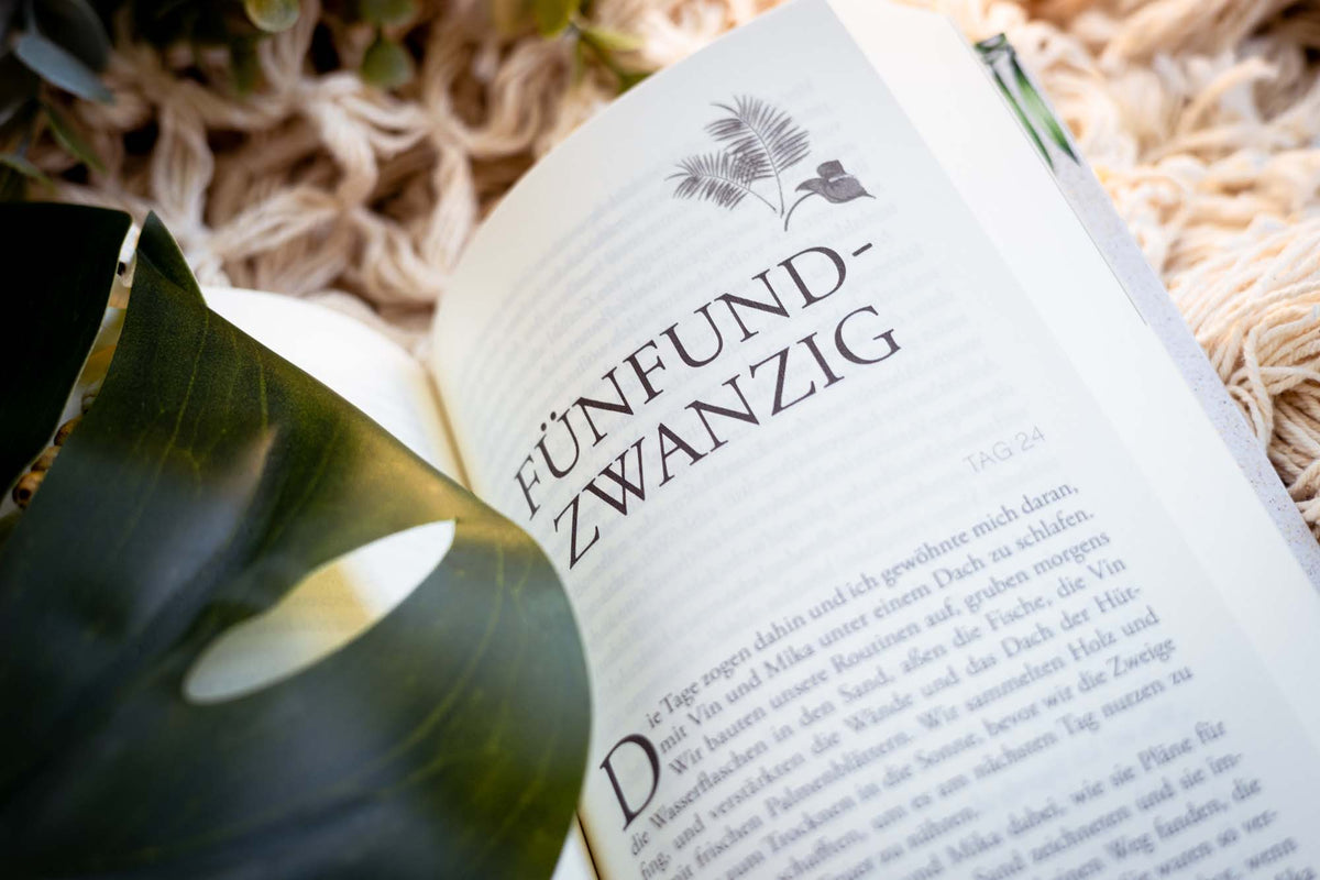 Taschenbuch »Nur für diesen Moment« mit Farbschnitt von A.D. WiLK, in Szene gesetzt.