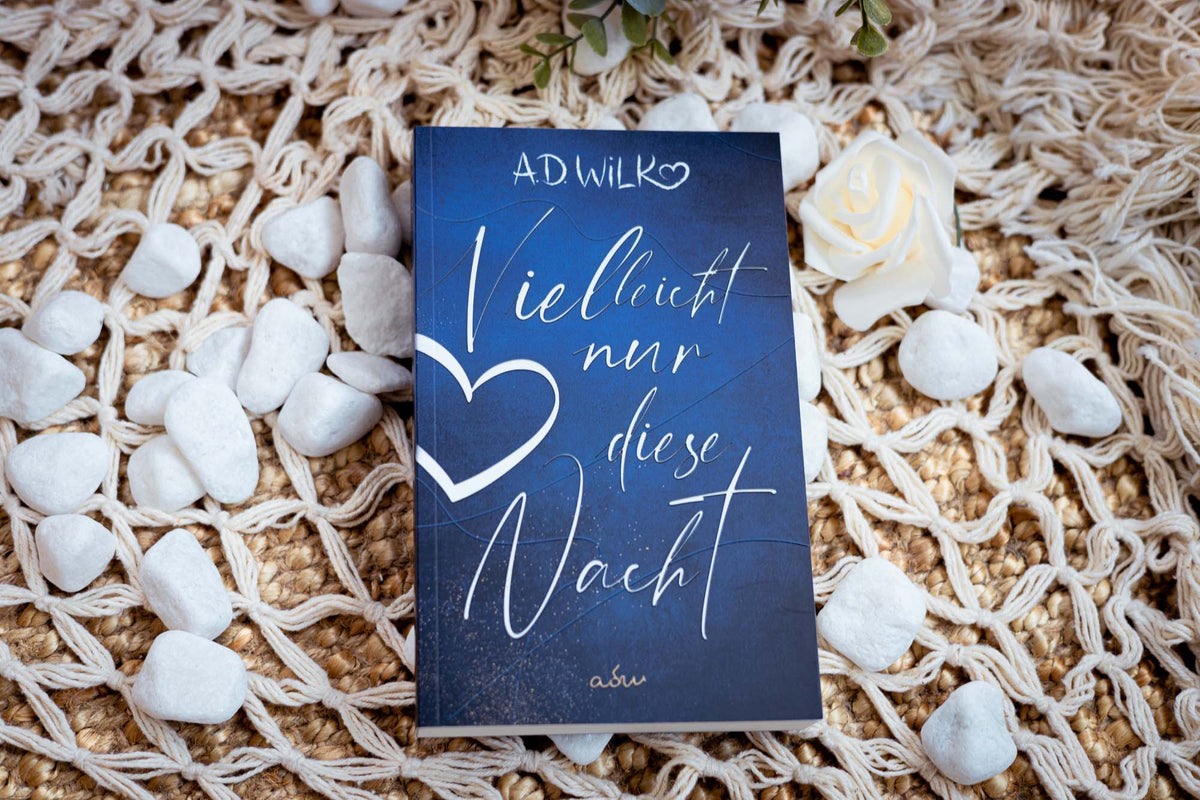 Taschenbuch »Vielleicht nur diese Nacht« von A.D. WiLK, in Szene gesetzt.