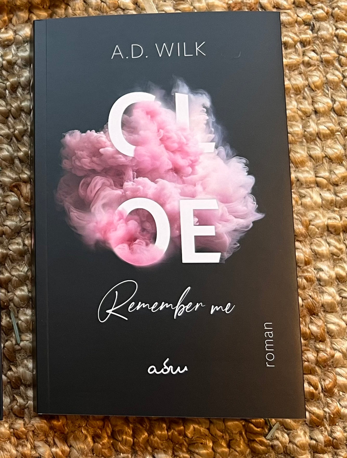 Taschenbuch »CLOE. Remember me.« von A.D. WiLK, in Szene gesetzt.