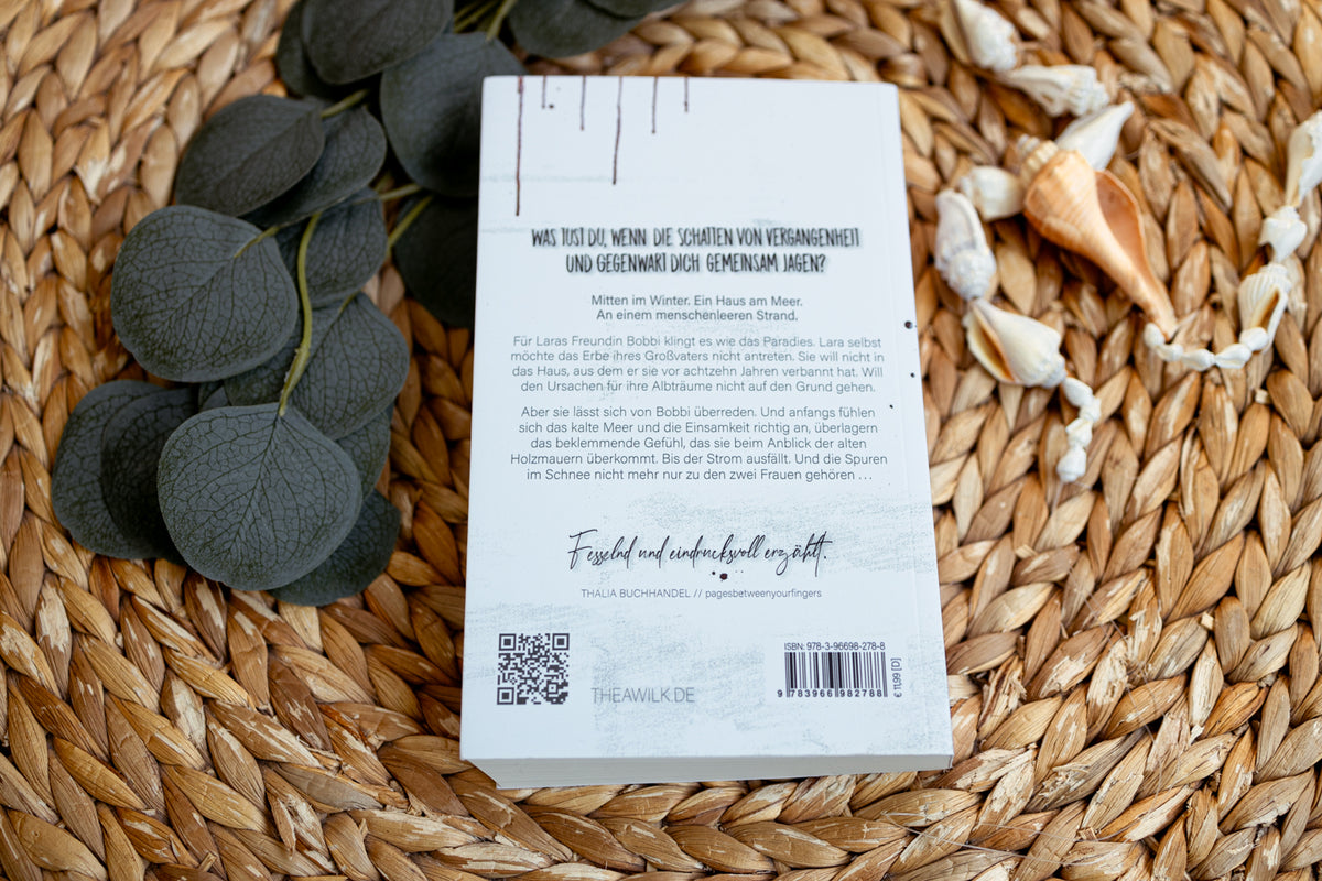 Taschenbuch »LARA. der Anfang.« von THEA WiLK, in Szene gesetzt.