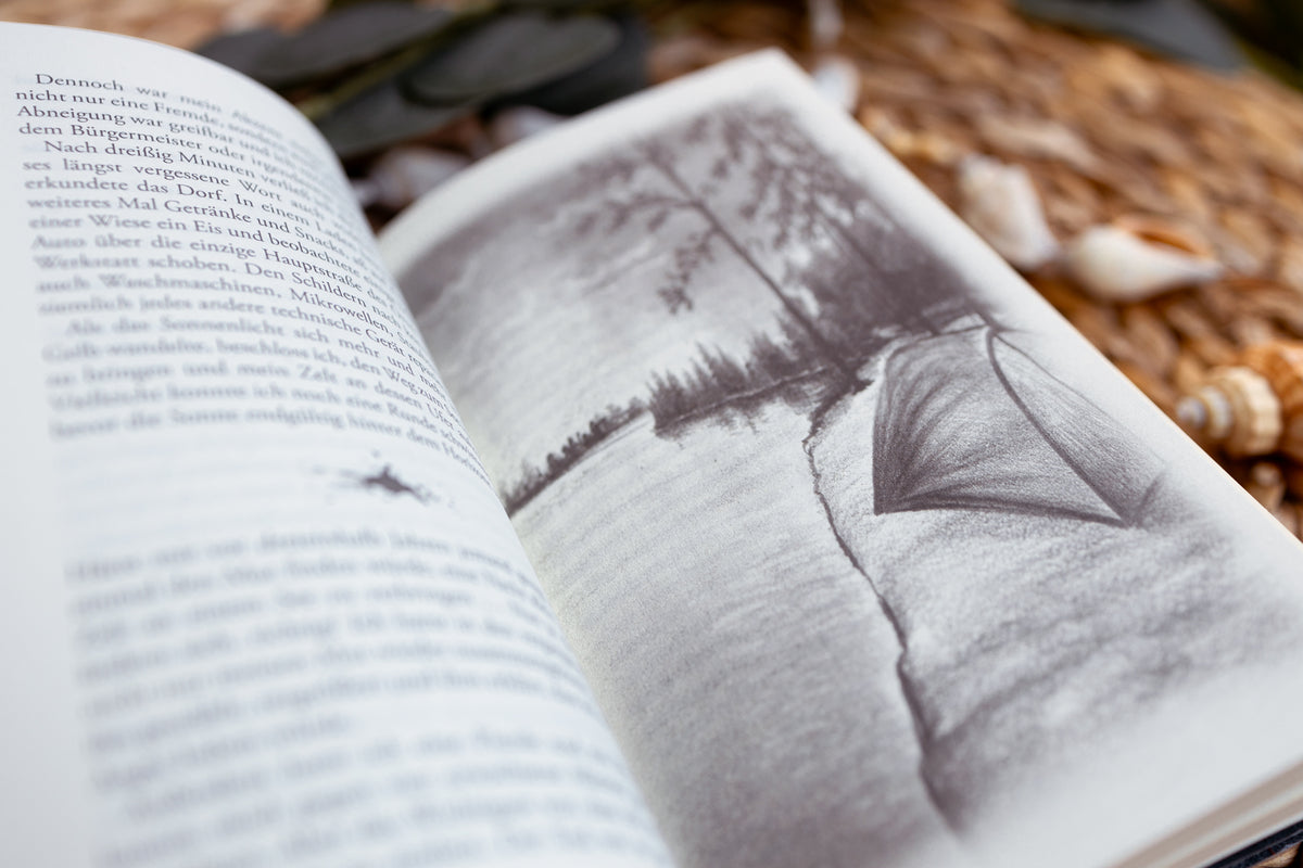 Taschenbuch »LARA. die Jagd.« von THEA WiLK, in Szene gesetzt.
