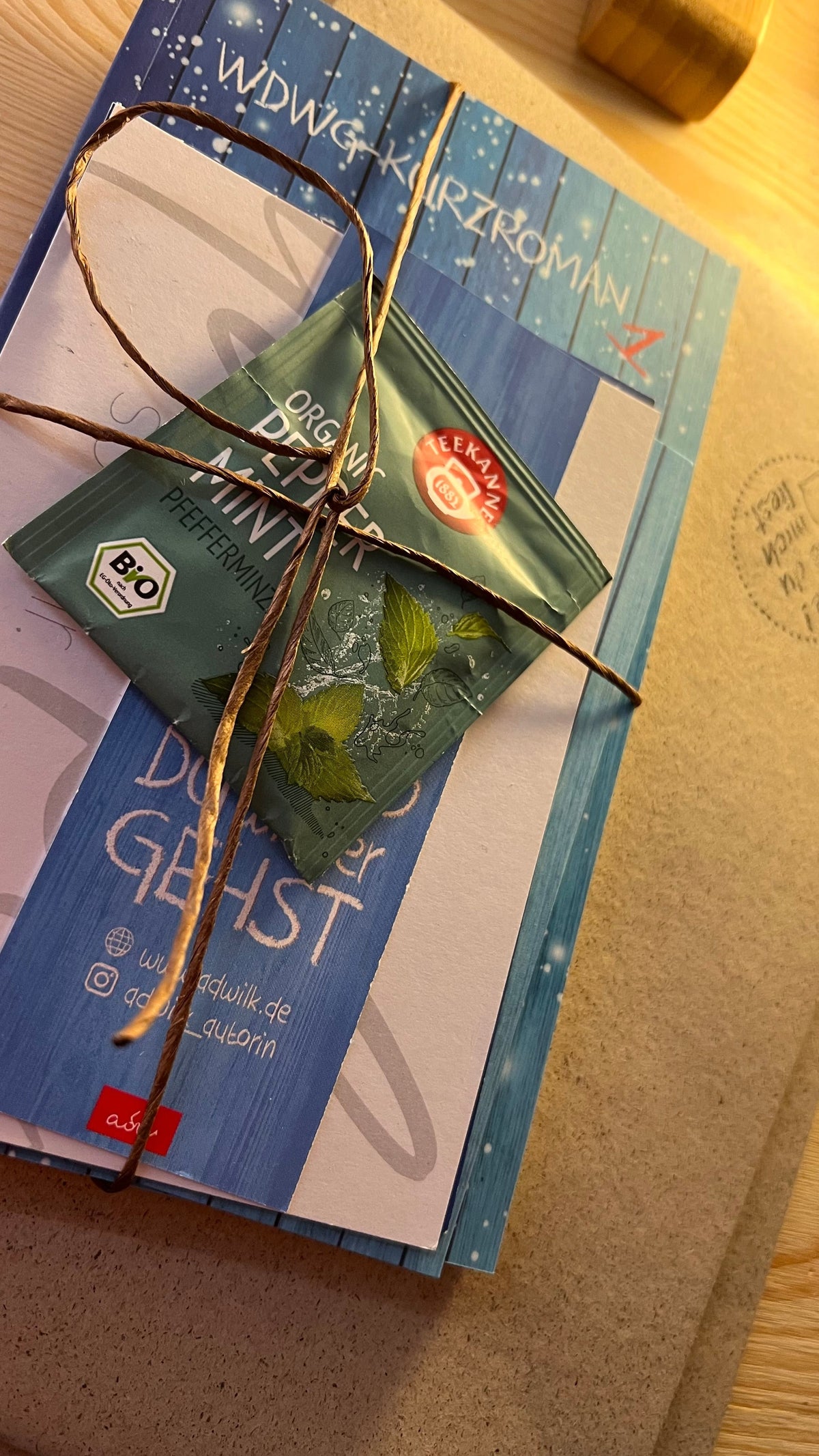 Taschenbuch »Lu & Nik. Dezember. Ein Jahr später.« von A.D. WiLK, in Szene gesetzt.