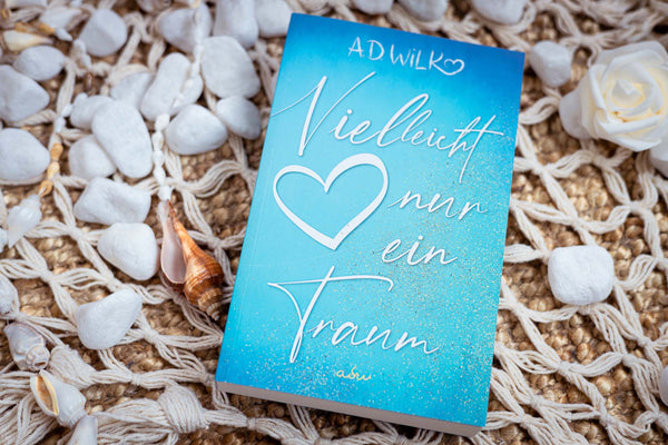 Taschenbuch »Vielleicht nur ein Traum« von A.D. WiLK, in Szene gesetzt.