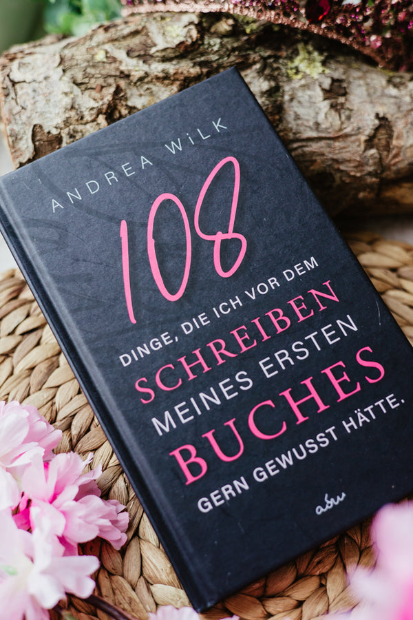 Hardcover »108 Dinge, die ich vor dem Schreiben meines ersten Buches gern gewusst hätte.« von A.D. WiLK, in Szene gesetzt.
